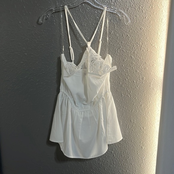 White Tank - Picture 1 of 2